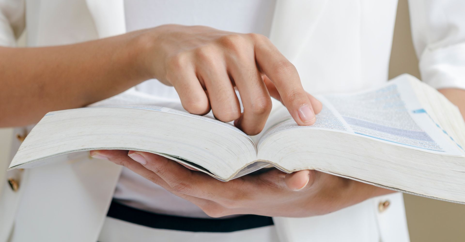 Enantiosemia: alla scoperta delle parole che hanno due significati opposti fra loro